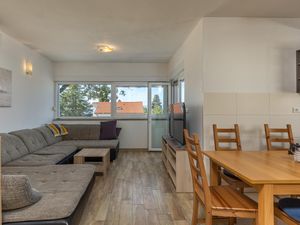 23726811-Ferienwohnung-6-Njivice-300x225-3