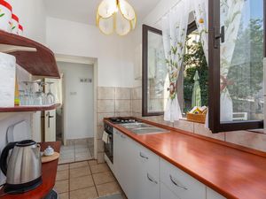 23741102-Ferienwohnung-5-Njivice-300x225-3