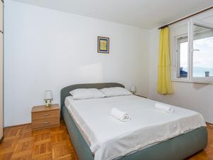 23765408-Ferienwohnung-3-Njivice-300x225-5