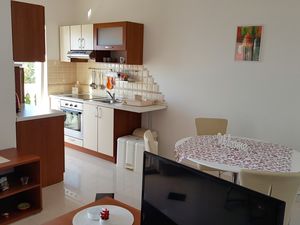 18323220-Ferienwohnung-4-Njivice-300x225-2