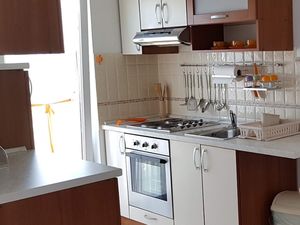 18323220-Ferienwohnung-4-Njivice-300x225-4