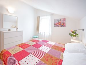 18322566-Ferienwohnung-4-Njivice-300x225-4