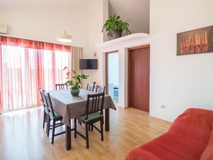 18321564-Ferienwohnung-5-Njivice-300x225-1