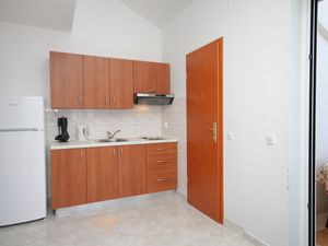 18322060-Ferienwohnung-4-Njivice-300x225-2