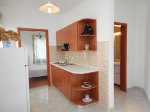 18322896-Ferienwohnung-2-Njivice-300x225-2