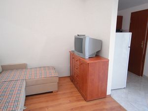 18322266-Ferienwohnung-2-Njivice-300x225-2