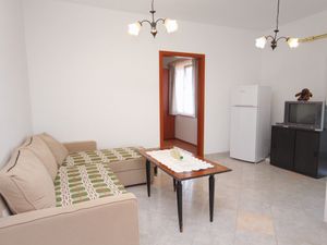 18323276-Ferienwohnung-2-Njivice-300x225-1