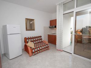 18322301-Ferienwohnung-2-Njivice-300x225-1