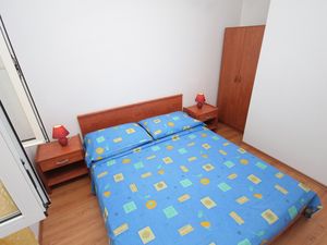 18322301-Ferienwohnung-2-Njivice-300x225-5