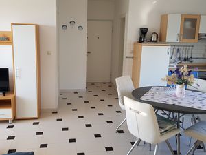 18559692-Ferienwohnung-4-Njivice-300x225-3