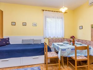 18923578-Ferienwohnung-4-Njivice-300x225-2