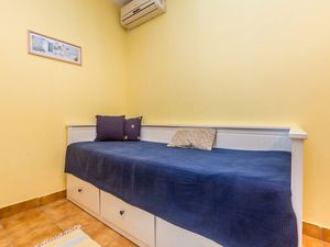 18923049-Ferienwohnung-4-Njivice-300x225-2