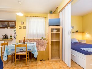 18923049-Ferienwohnung-4-Njivice-300x225-5