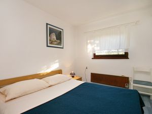 18955188-Ferienwohnung-4-Njivice-300x225-5