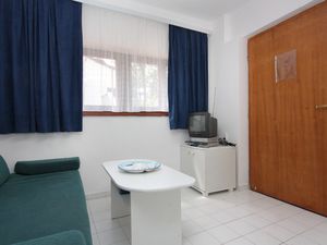 18951691-Ferienwohnung-4-Njivice-300x225-2