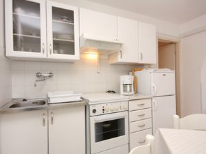 18951691-Ferienwohnung-4-Njivice-300x225-4