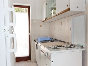 19127245-Ferienwohnung-6-Njivice-300x225-4