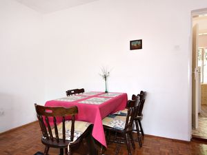 19128550-Ferienwohnung-6-Njivice-300x225-3