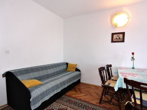 19126168-Ferienwohnung-6-Njivice-300x225-1