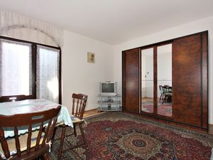 19126168-Ferienwohnung-6-Njivice-300x225-2