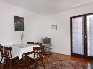 19126169-Ferienwohnung-6-Njivice-300x225-2