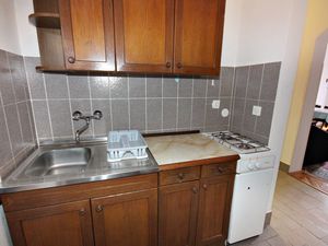 19126168-Ferienwohnung-6-Njivice-300x225-4