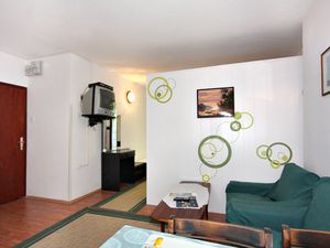 19127244-Ferienwohnung-3-Njivice-300x225-1