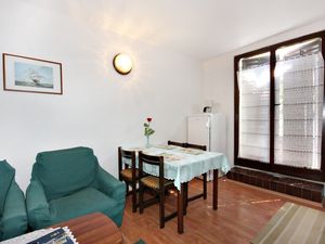 19127244-Ferienwohnung-3-Njivice-300x225-2