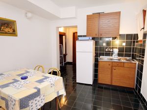 19129736-Ferienwohnung-4-Njivice-300x225-2