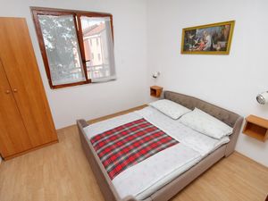 19129736-Ferienwohnung-4-Njivice-300x225-3