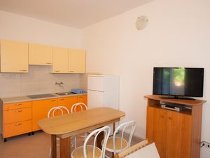 19127265-Ferienwohnung-4-Njivice-300x225-3