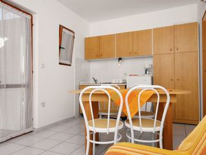 19126180-Ferienwohnung-4-Njivice-300x225-2