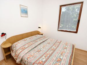 19126180-Ferienwohnung-4-Njivice-300x225-5