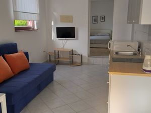 22021977-Ferienwohnung-3-Njivice-300x225-1