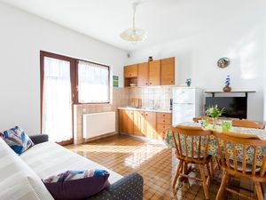 23571789-Ferienwohnung-4-Njivice-300x225-3