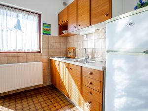 23571789-Ferienwohnung-4-Njivice-300x225-4