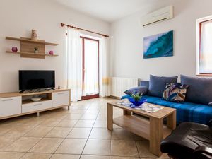 23571784-Ferienwohnung-4-Njivice-300x225-1