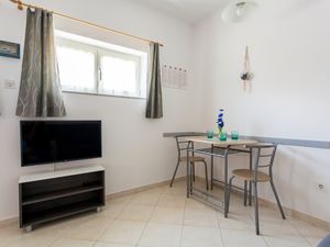 23571795-Ferienwohnung-2-Njivice-300x225-3