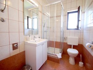 23577721-Ferienwohnung-2-Njivice-300x225-5