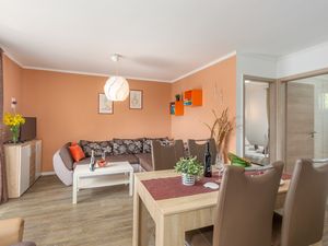 23875727-Ferienwohnung-6-Njivice-300x225-2