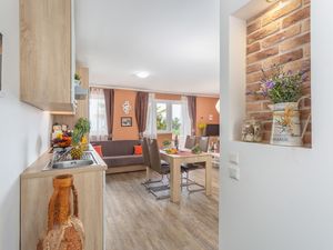 23875727-Ferienwohnung-6-Njivice-300x225-5