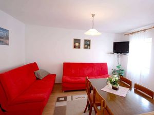 23916977-Ferienwohnung-2-Njivice-300x225-1