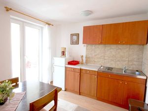 23916977-Ferienwohnung-2-Njivice-300x225-2