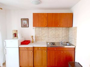 23916977-Ferienwohnung-2-Njivice-300x225-3