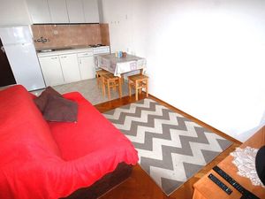 23917012-Ferienwohnung-4-Njivice-300x225-2