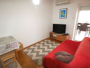 23917012-Ferienwohnung-4-Njivice-300x225-3