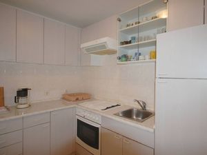 23917013-Ferienwohnung-4-Njivice-300x225-4