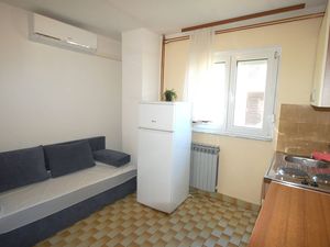 23917075-Ferienwohnung-4-Njivice-300x225-1