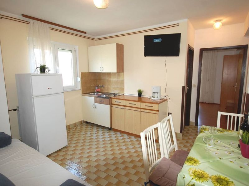 23917075-Ferienwohnung-4-Njivice-800x600-2