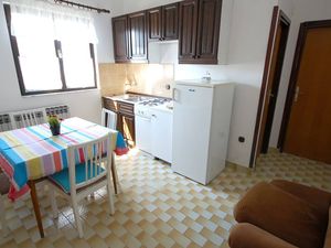 23917074-Ferienwohnung-4-Njivice-300x225-1